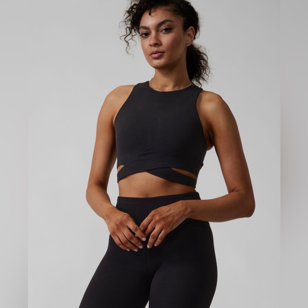 Athleta conscious crop cut out black size Medium